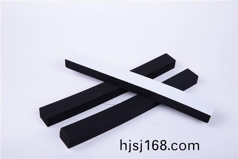 CR減震(zhen)保(bao)溫(wen)條(tiao)